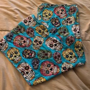 Polyester skull scarf , NWOT
